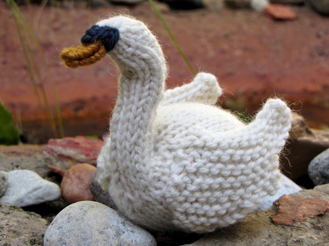 Knitted Swan Pattern